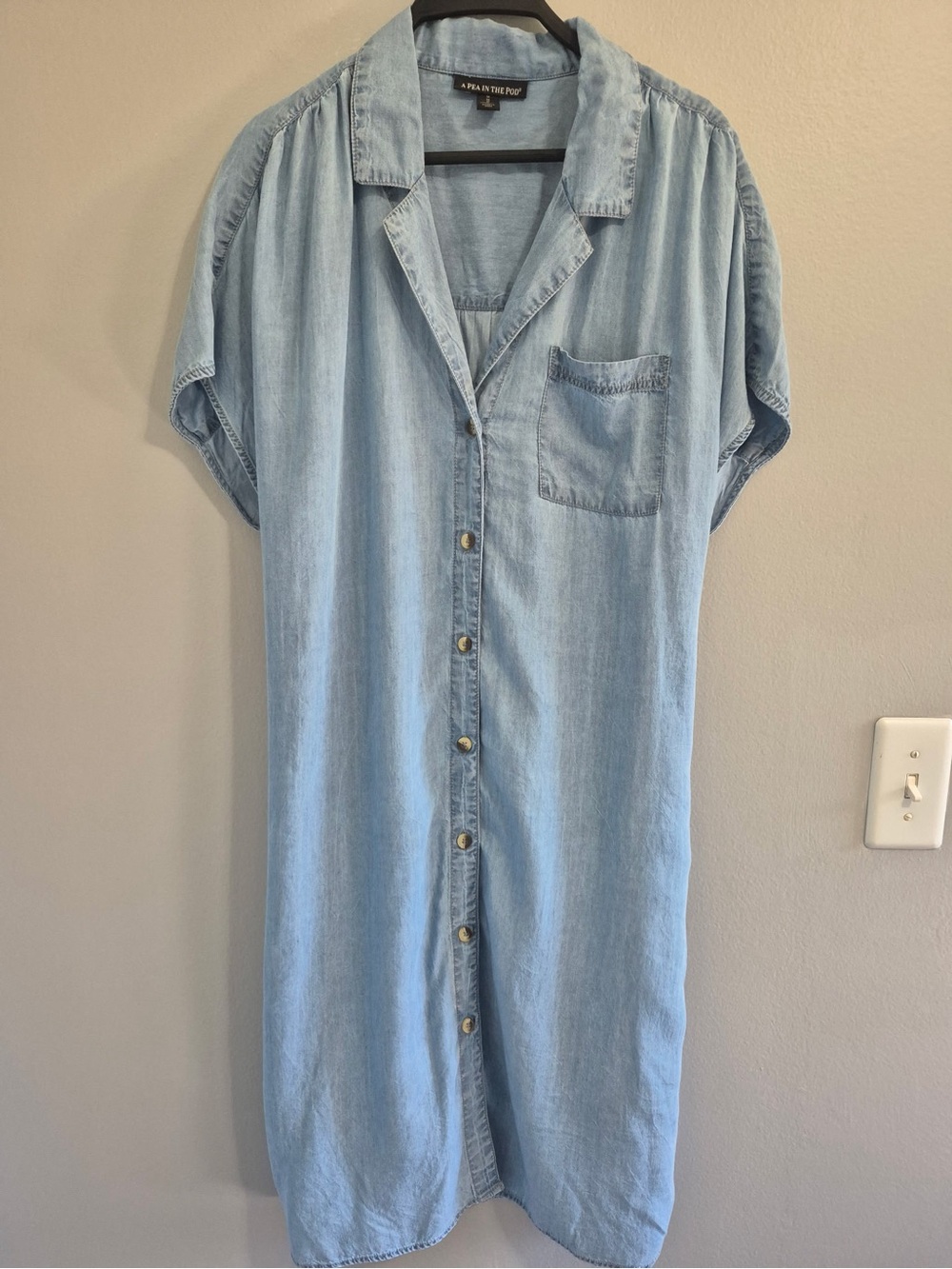 A Pea in the Pod Blue Maternity tie Denim Shirt button up dress Size Medium